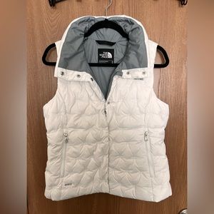 Worn Once! The North Face White snap-down Vest. Size M.